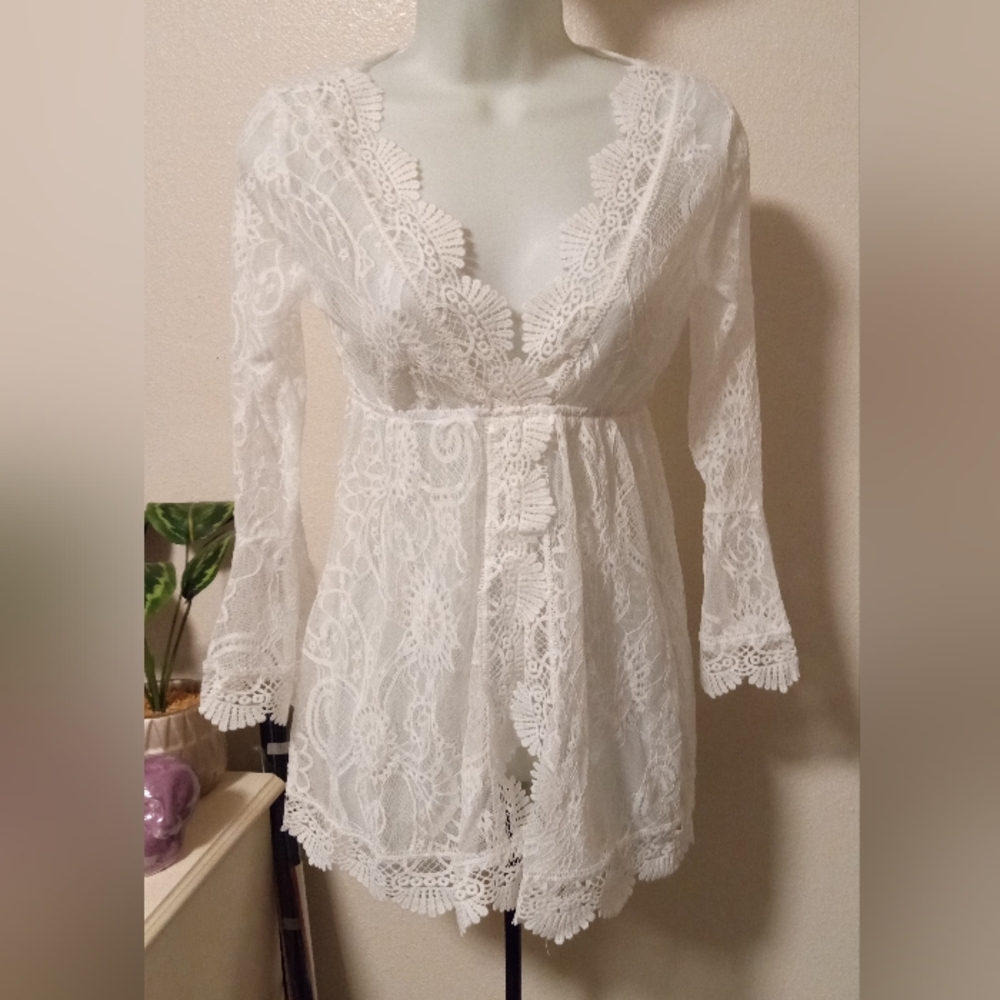 Plunging vline neck laced cover up